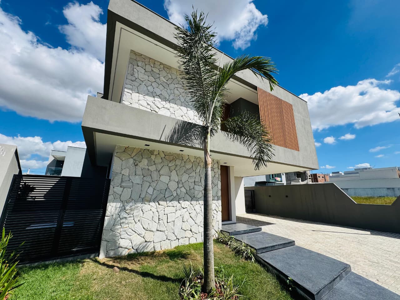 CASA DE ALTO PADRÃO / AMARÍLIS