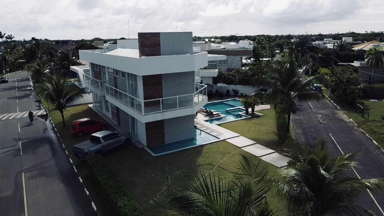  CASA DE ALTO PADRÃO / GUARAJUBA